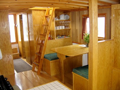 houseboat dining area
