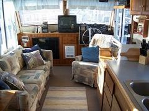 Spindrift houseboat living room